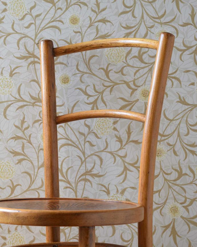 ダイニングチェア　アンティーク チェア　イギリスから届いたアンティーク椅子、あめ色のベントウッドチェア。ラインが美しい背もたれ。(k-1363-c)