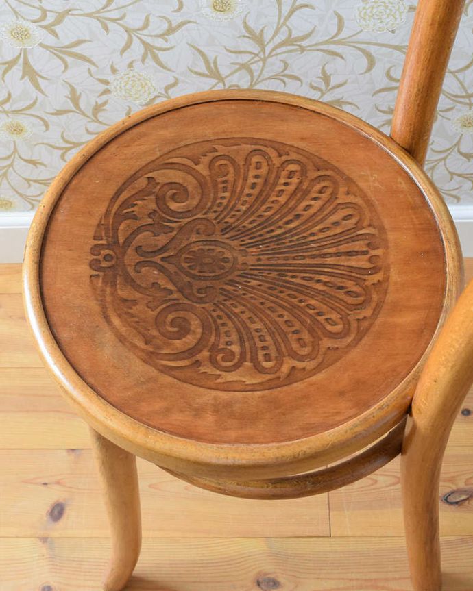 ダイニングチェア　アンティーク チェア　イギリスから届いたアンティーク椅子、あめ色のベントウッドチェア。ベントウッドチェアの特徴は、座面にもあります。(k-1363-c)