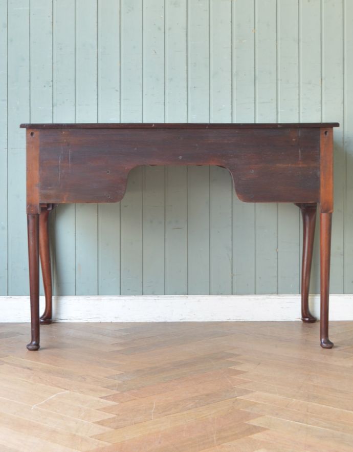 ロイドテーブル アンティーク家具 クラシックなアンティーク家具、マホガニー材の素敵なライティングデスク(机) 。きちんとメンテナンスしてあるので、裏側もキレイです。(k-1364-f)