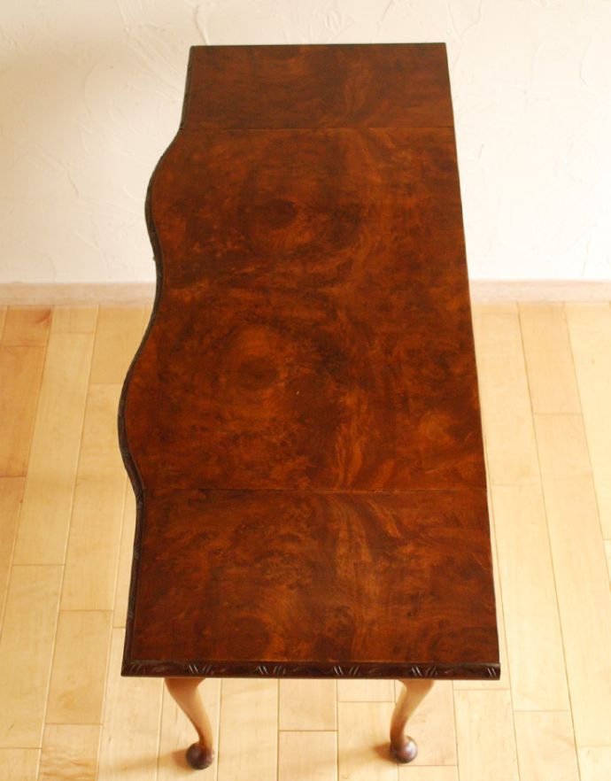 アンティークのチェスト　アンティーク家具　ウォルナット材を使った小ぶりなアンティーク家具、伸張式のスモールチェスト。広げた状態。(k-1369-f)