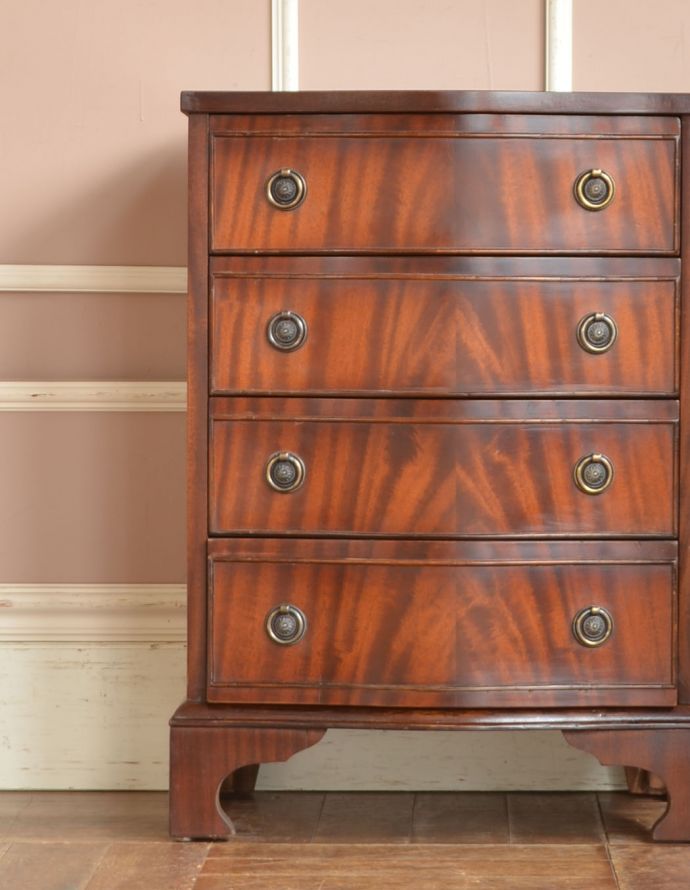 アンティークのチェスト　アンティーク家具　綺麗な艶のアンティーク家具、マホガニー材の４段チェストオブドロワーズ。品のある色合いと木目です。(k-1370-f)