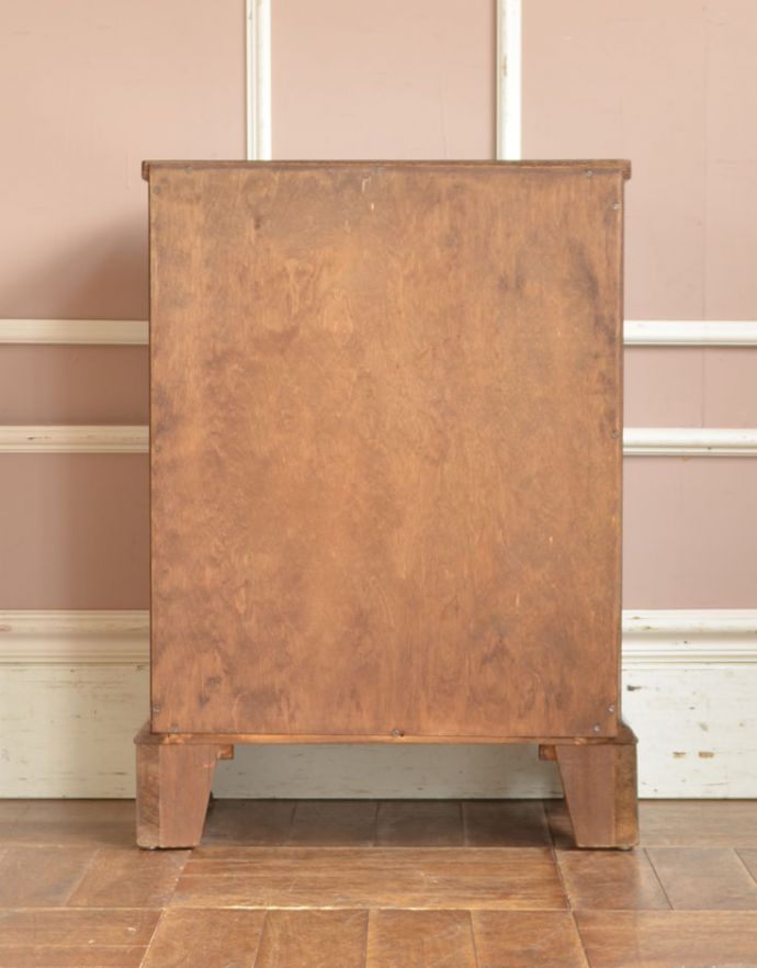 アンティークのチェスト　アンティーク家具　綺麗な艶のアンティーク家具、マホガニー材の４段チェストオブドロワーズ。きちんとメンテナンスしてあるので、裏側もキレイです。(k-1370-f)