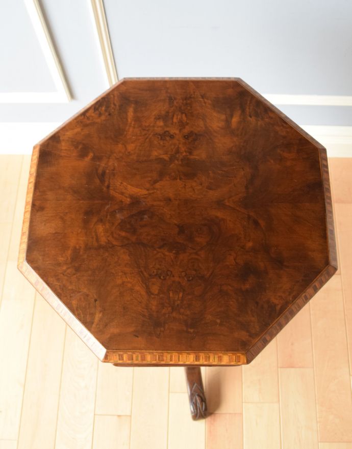 ソーイングボックス　アンティーク家具　英国の便利なアンティーク家具、花台にもなる美しさ、素敵なソーイングボックス。天板もキレイに仕上げました。(k-1371-f)