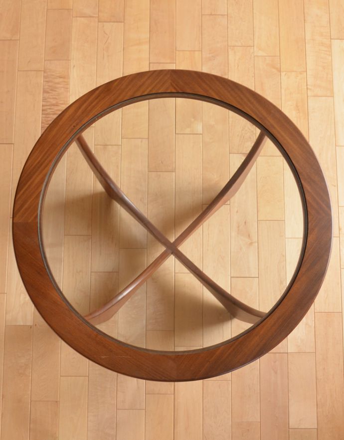 G-PLAN(Gプラン) アンティーク家具 G-planヴィンテージ家具、ガラス天板のカッコいいコーヒーテーブル。楕円形の天板です。(k-1372-f)