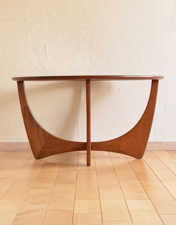 G-PLAN(Gプラン) アンティーク家具 G-planヴィンテージ家具、ガラス天板のカッコいいコーヒーテーブル。人気の北欧インテリアやシンプルモダンのお部屋にもピッタリですよ。(k-1372-f)