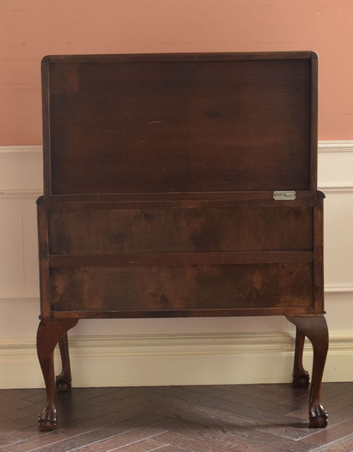 ビューロー アンティーク家具 英国から到着したアンティーク家具、美しいウォルナット材のビューロー(デスク)。きちんとメンテナンスしてあるので、裏側もキレイです。(k-1374-f)