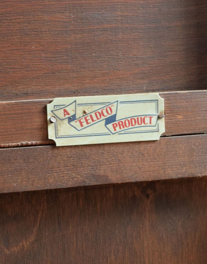 ビューロー アンティーク家具 英国から到着したアンティーク家具、美しいウォルナット材のビューロー(デスク)。メーカーのものと思われるタグが残っていました。(k-1374-f)