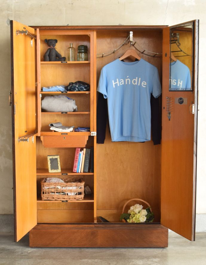 アンティークのキャビネット　アンティーク家具　COMPACTOM（コンパクトム）の洋服箪笥、機能的で美しいアンティーク　ワードローブ。中もキレイにお直ししてありますので、何でも入れていただけます。(k-1379-f)