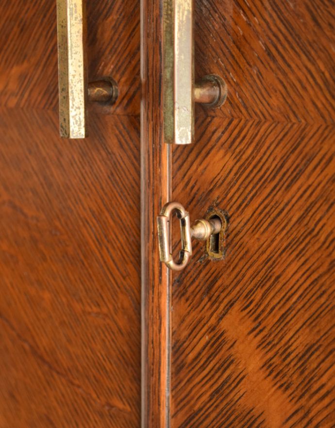 アンティークのキャビネット　アンティーク家具　COMPACTOM（コンパクトム）の洋服箪笥、機能的で美しいアンティーク　ワードローブ。アンティークの鍵が付いていました。(k-1379-f)