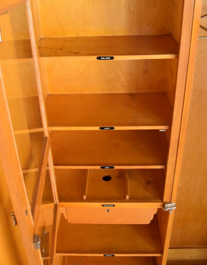 アンティークのキャビネット　アンティーク家具　COMPACTOM（コンパクトム）の洋服箪笥、機能的で美しいアンティーク　ワードローブ。内側も木肌の色です。(k-1379-f)