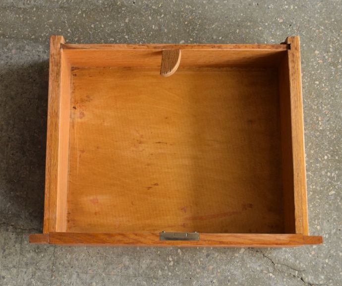 アンティークのキャビネット　アンティーク家具　COMPACTOM（コンパクトム）の洋服箪笥、機能的で美しいアンティーク　ワードローブ。引き出しの中も美しい状態です。(k-1379-f)