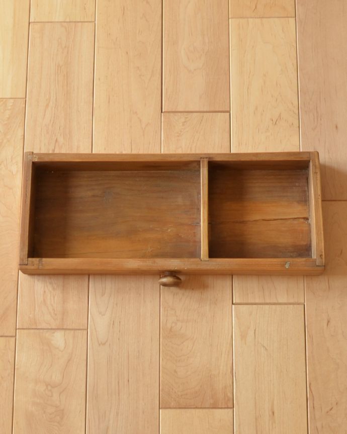 ブランケットボックス・収納ボックス　アンティーク家具　パイン材のナチュラルなアンティーク家具、イギリスで見つけたブランケットボックス。もともとは、何を入れるための箱だったでしょうか？中にある小さな引き出し。(k-1380-f)