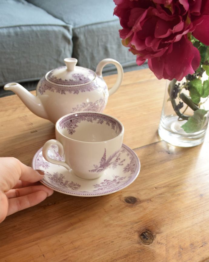 ブランケットボックス・収納ボックス　アンティーク家具　パイン材のナチュラルなアンティーク家具、イギリスで見つけたブランケットボックス。お茶の時間のお供にサイドテーブルとして使ったり、広くて使いやすい天板です。(k-1380-f)