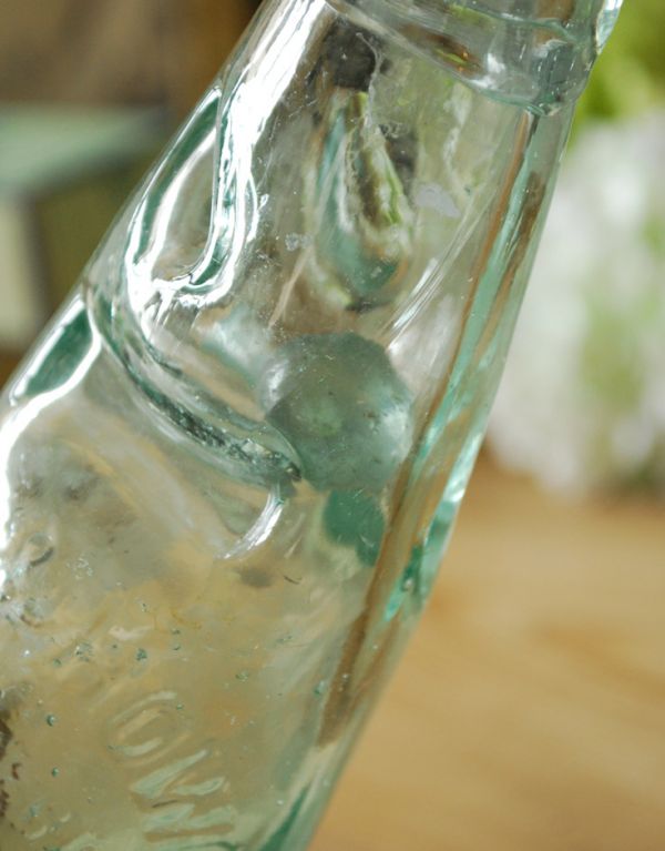 アンティーク雑貨 珍しい!イギリスで見つけたアンティークのラムネ瓶(ガラスボトル)。ビー玉入りです。(k-1380-z)