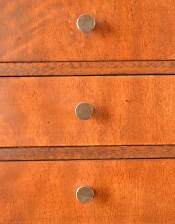 アンティークのデスク・書斎机　アンティーク家具　マホガニー材のアンティーク英国家具、美しい大人のライティングデスク。小さな取っ手が付いています。(k-1382-f)