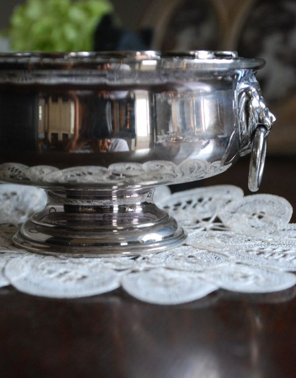 英国アンティークの雑貨、シルバープレートのフラワーベース(k-1387-z