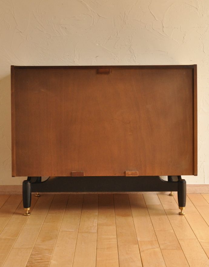 G-PLAN(Gプラン)　アンティーク家具　トラー＆ブラックの4段チェスト、G-ＰＬＡＮのヴィンテージ家具。きちんとメンテナンスしてあるので、裏側もキレイです。(k-1389-f)