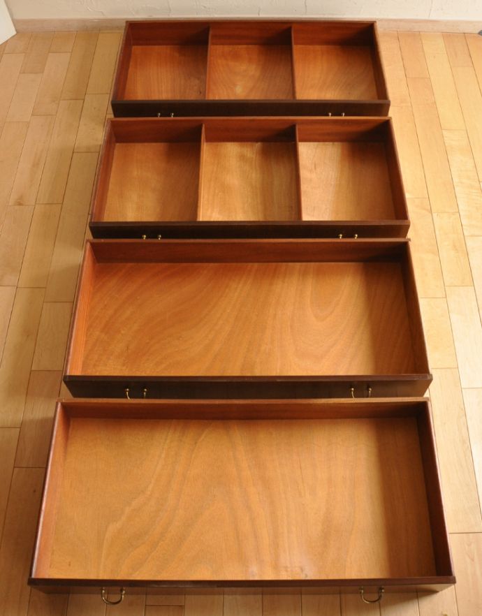 G-PLAN(Gプラン)　アンティーク家具　トラー＆ブラックの4段チェスト、G-ＰＬＡＮのヴィンテージ家具。引き出しは4杯。(k-1389-f)