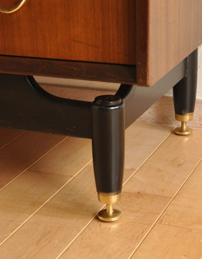 G-PLAN(Gプラン)　アンティーク家具　トラー＆ブラックの4段チェスト、G-ＰＬＡＮのヴィンテージ家具。スッキリとしたかっこいいデザイン。(k-1389-f)