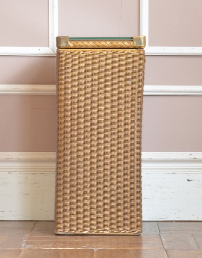 ロイドルーム　アンティーク家具　アンティークのロイドルーム家具、大人っぽいゴールド色のランドリーボックス。サイドはこんな感じです。(k-1392-f)