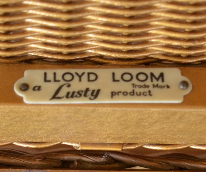 ロイドルーム　アンティーク家具　アンティークのロイドルーム家具、大人っぽいゴールド色のランドリーボックス。ロイドルームのタグが残っています。(k-1392-f)