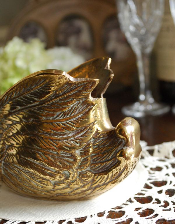 アンティーク雑貨　優雅なスワンのアンティーク真鍮オブジェ（小物入れ）。本物みたいによくできています。(k-1392-z)