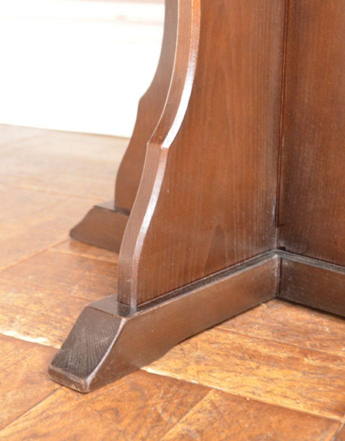 ロイドテーブル アンティーク家具 英国らしいアンティーク家具、銅の天板がお洒落なパブテーブル。脚先まで彫があります。(k-1393-f)