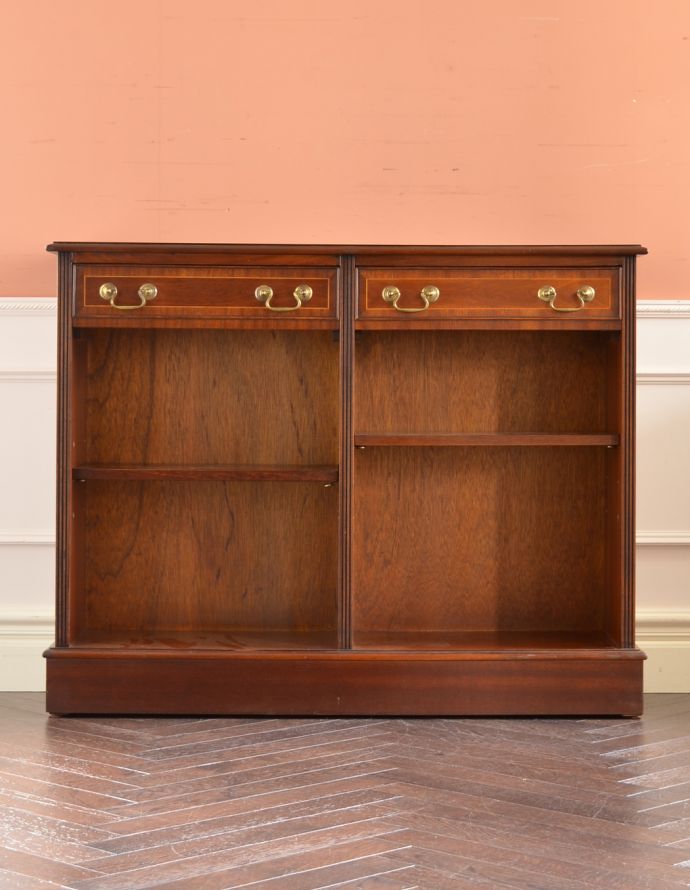 アンティークのキャビネット　アンティーク家具　ハイセンスなアンティークの収納家具、美しいブックシェルフ（本棚）。キレイにメンテナンスをしてお届けします。(k-1399-f)