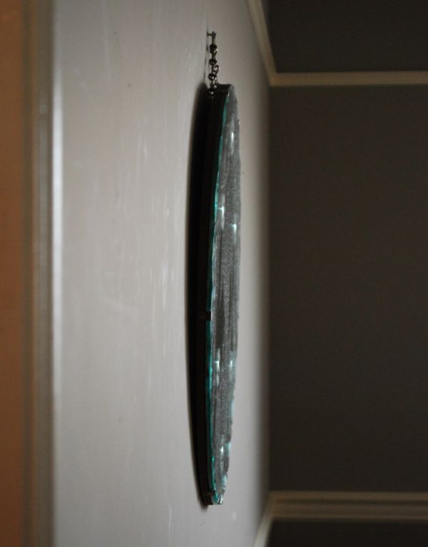 アンティーク雑貨　ミラーにお花のガーランド　お花模様が美しいアンティークカッティングミラー。アンティークのミラーは重みがあります。(k-1403-z)