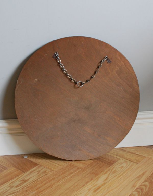 アンティーク雑貨　ミラーにお花のガーランド　お花模様が美しいアンティークカッティングミラー。壁に取り付けられるように金具が付いています。(k-1403-z)