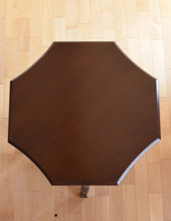 ロイドテーブル　アンティーク家具　マホガニー材のアンティーク英国家具、脚の先まで美しいオケージョナルテーブル。天板もキレイに仕上げました。(k-1407-f)