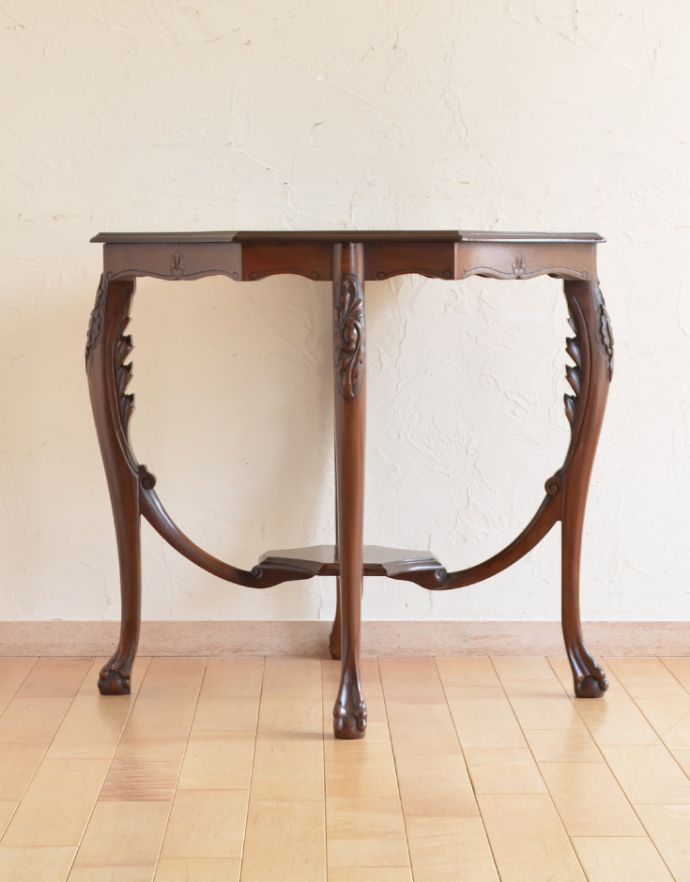 ロイドテーブル　アンティーク家具　マホガニー材のアンティーク英国家具、脚の先まで美しいオケージョナルテーブル。装飾が美しく、ラインが美しい脚。(k-1407-f)