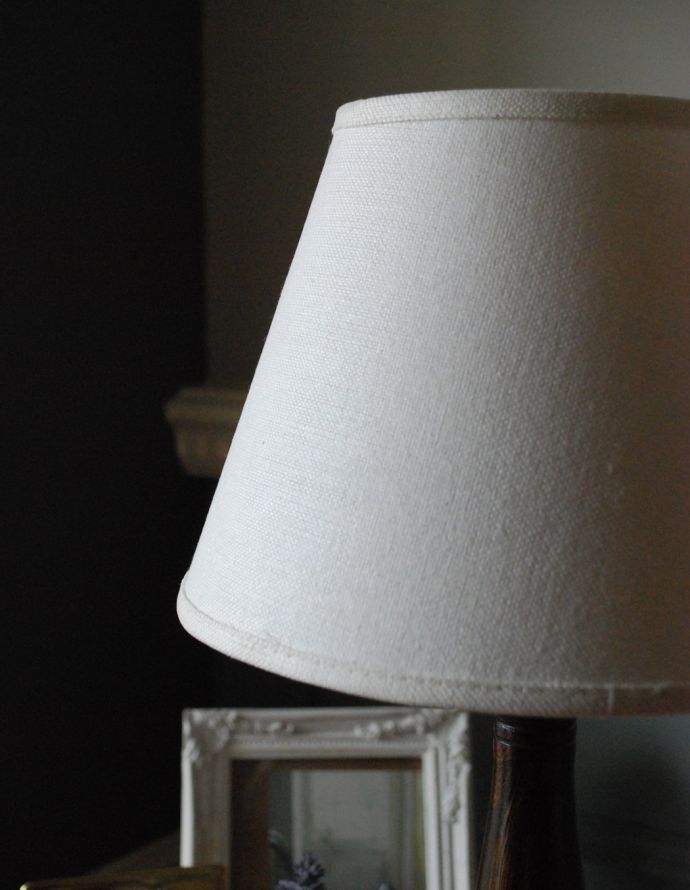 スタンドライト 照明・ライティング 英国インテリアのアンティーク照明、オーク材のテーブルランプ。温かみのある布シェードで、ふんわりと灯ります。(k-1407-z)