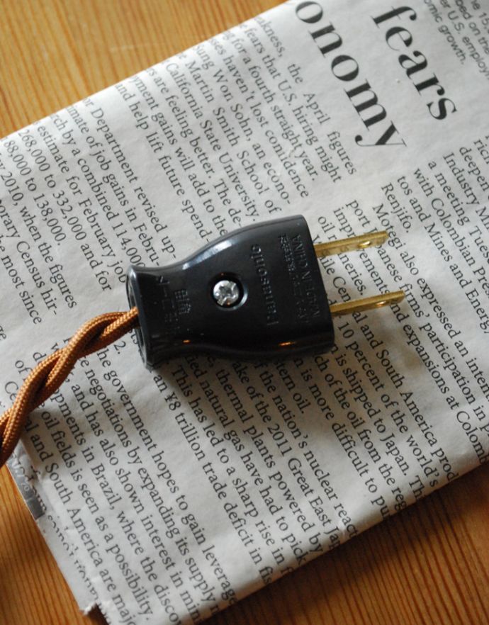 スタンドライト 照明・ライティング 英国インテリアのアンティーク照明、オーク材のテーブルランプ。黒いシックなコンセントです。(k-1407-z)