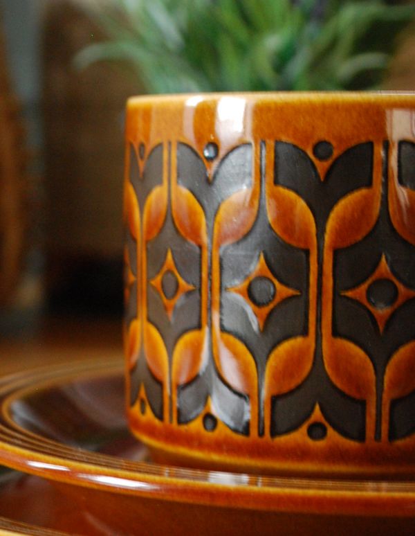 ホーンジー社、HORNSEA「エアルーム」シリーズのトリオ、カップ