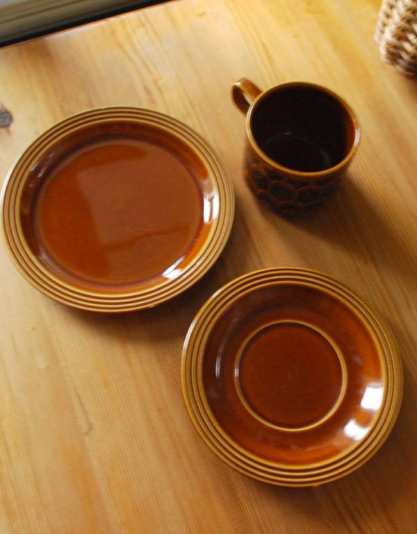 ホーンジー社、HORNSEA「エアルーム」シリーズのトリオ、カップ