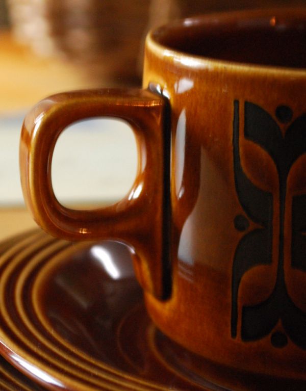 ホーンジー社、HORNSEA「エアルーム」シリーズのトリオ、カップ