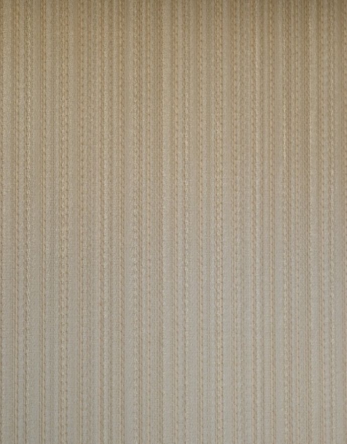 アンティークのキャビネット　アンティーク家具　英国アンティーク家具のショーケース、コンパクトなガラスキャビネット（飾り棚）。柄物の食器やお気に入りのアイテムが引き立つような生地になっています。(k-1413-f)