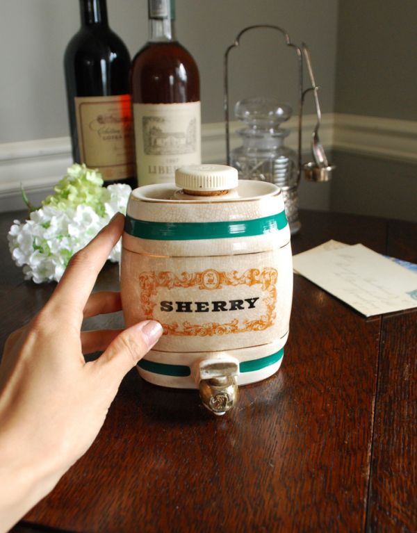 アンティーク雑貨 イギリスで見つけたアンティーク雑貨、リカーディスペンサー(SHERRY)。小さいサイズなので、カウンターに並べてディスプレイとして気軽に楽しめます。(k-1416-z)