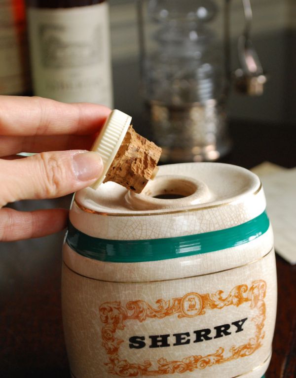 アンティーク雑貨 イギリスで見つけたアンティーク雑貨、リカーディスペンサー(SHERRY)。蓋はちゃんと外れるようになっています。(k-1416-z)