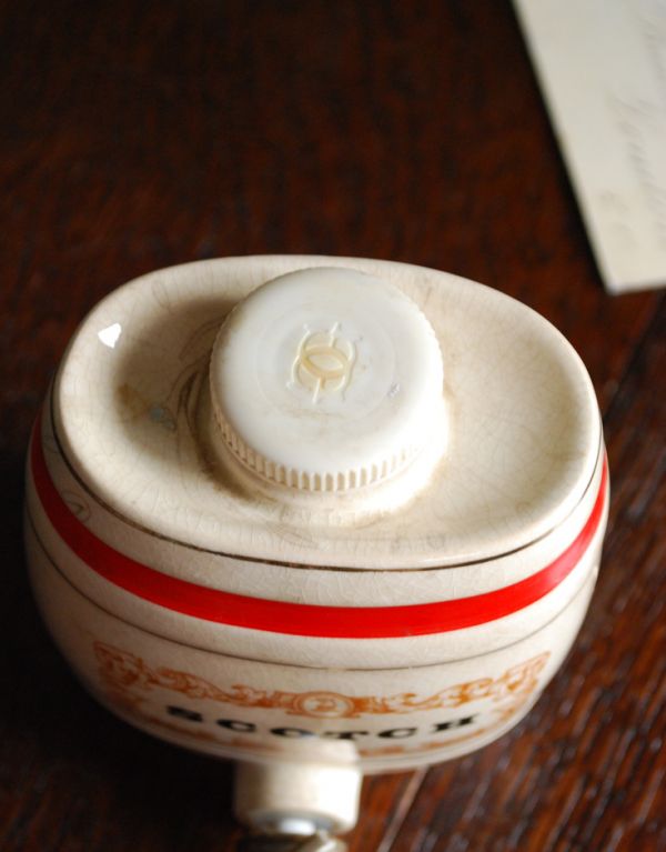 アンティーク雑貨　イギリスで見つけたアンティーク雑貨、リカーディスペンサー(SCOTCH)。上から見るとこんな感じです。(k-1417-z)