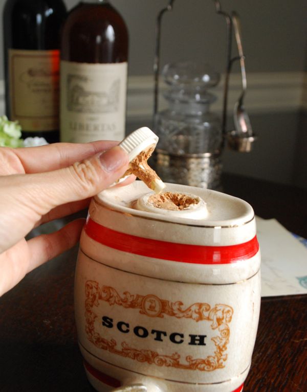 アンティーク雑貨　イギリスで見つけたアンティーク雑貨、リカーディスペンサー(SCOTCH)。蓋は外れますが、コルクは残ったままの状態になります。(k-1417-z)