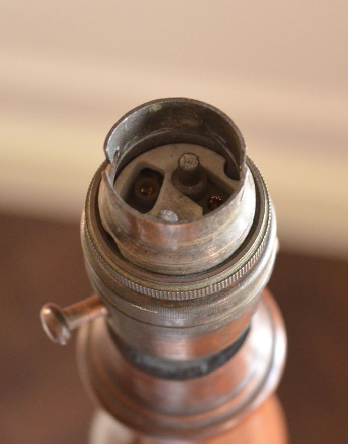 スタンドライト 照明・ライティング 布シェードからこぼれる灯りがロマンチック、フリンジたっぷりのアンティークフロアランプ。全てオーバーホールしてありますので、安心してお使いください。(k-1423-f)