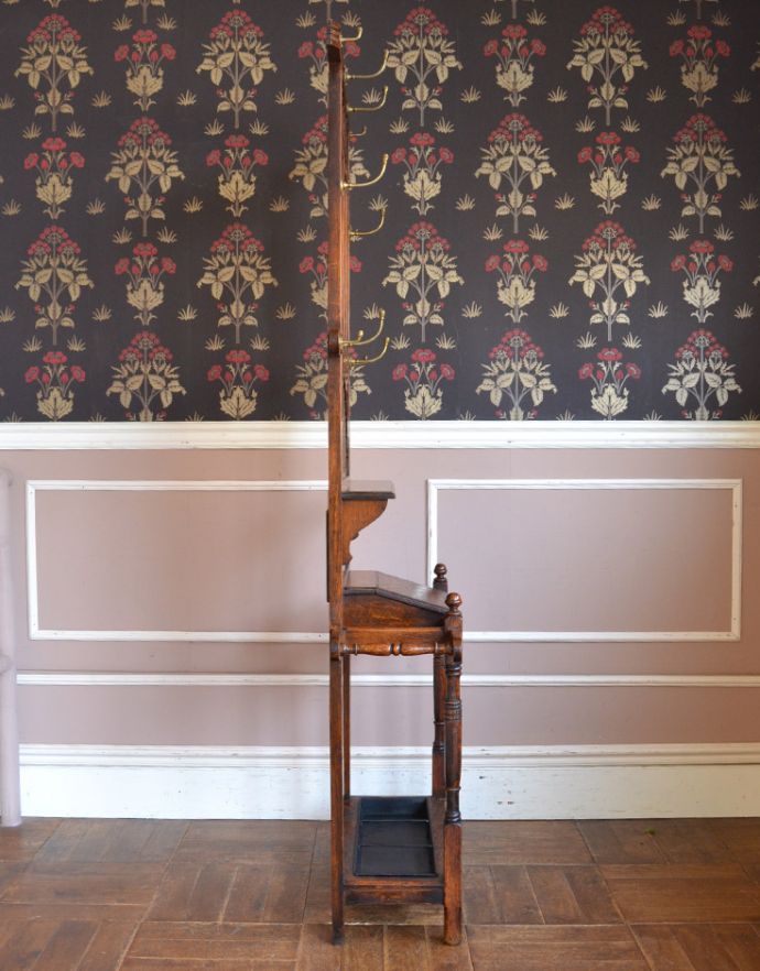 アンティークの玄関収納　アンティーク家具　贅沢な装飾が美しいお花のタイルが付いたホールスタンド、イギリスのアンティーク家具 。横から見るとこんなにもスッキリとしているんですよ。(k-1425-f)