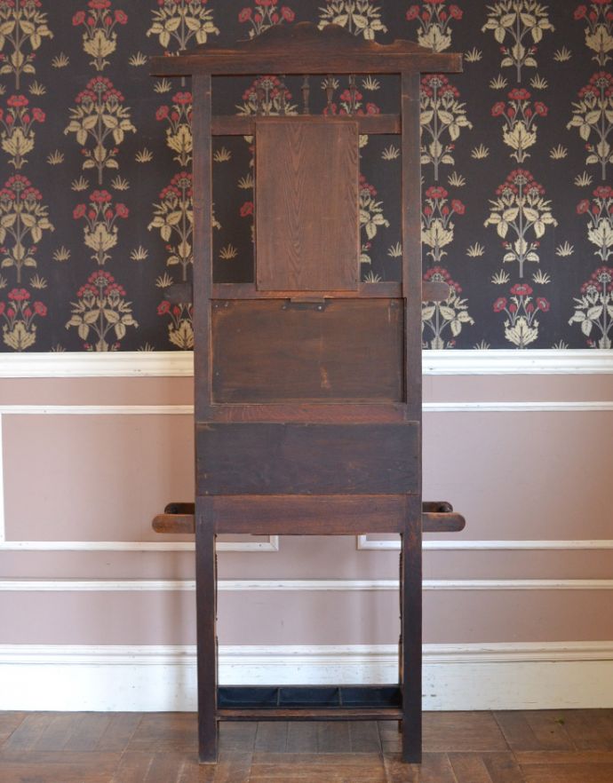 アンティークの玄関収納　アンティーク家具　贅沢な装飾が美しいお花のタイルが付いたホールスタンド、イギリスのアンティーク家具 。キチンとメンテナンスしてありますので、裏もキレイな状態です。(k-1425-f)