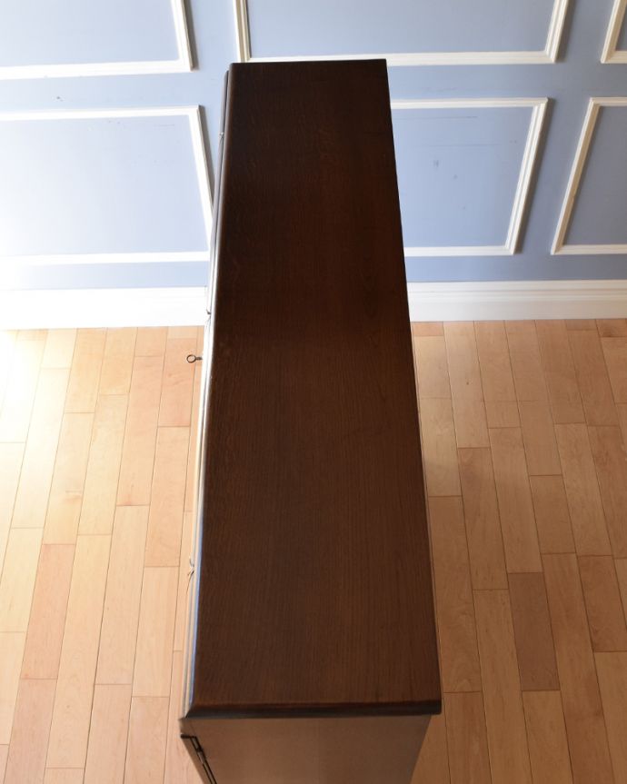 ビューロー　アンティーク家具　本棚とビューローがセットになったサイドバイサイド、英国のアンティーク家具。天板も木目がとってもキレイです。(k-1426-f)