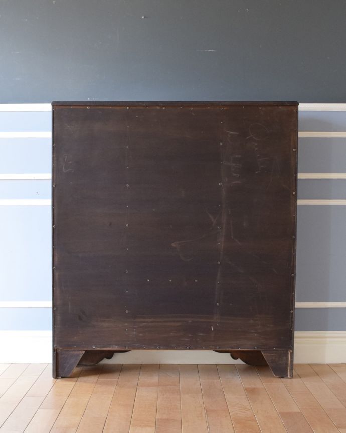 ビューロー　アンティーク家具　本棚とビューローがセットになったサイドバイサイド、英国のアンティーク家具。アンティークは新品ではないので、もちろん経年変化によるキズはありますが、専門の職人が目立たないようキレイにお直しをしているので、後姿までキレイです。(k-1426-f)