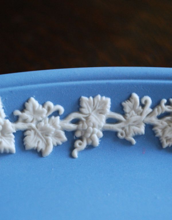 美しいレリーフに魅了されるアンティークのジャスパーウェア、ウェッジ