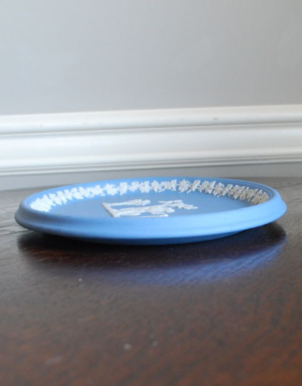 美しいレリーフに魅了されるアンティークのジャスパーウェア、ウェッジ