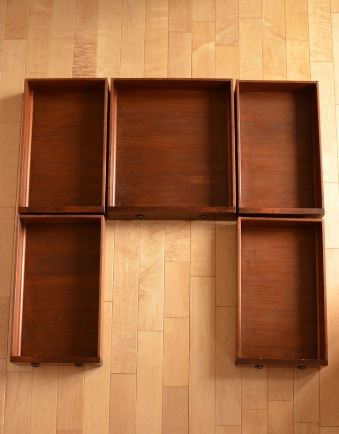 ロイドテーブル　アンティーク家具　デスクトップのパソコンも置けるアンティークのデスク。引き出しは、全部で５杯です。(k-1430-f)